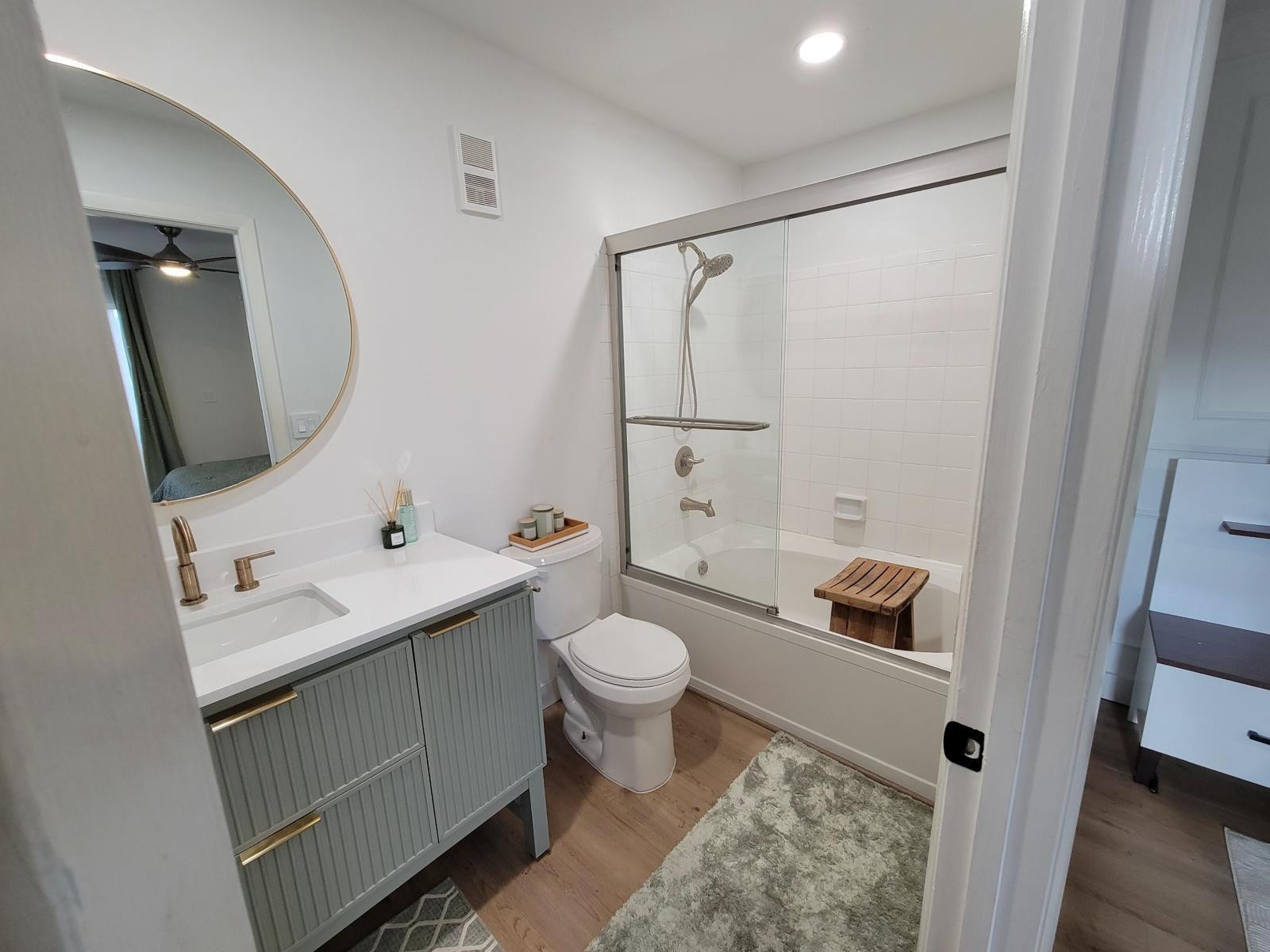 PALM LAKE CONDO - Residential Lease