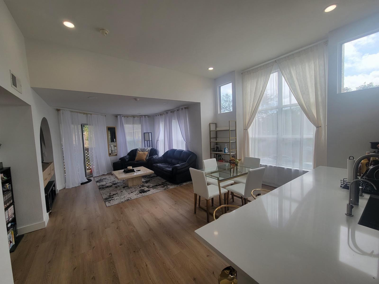 PALM LAKE CONDO - Residential Lease