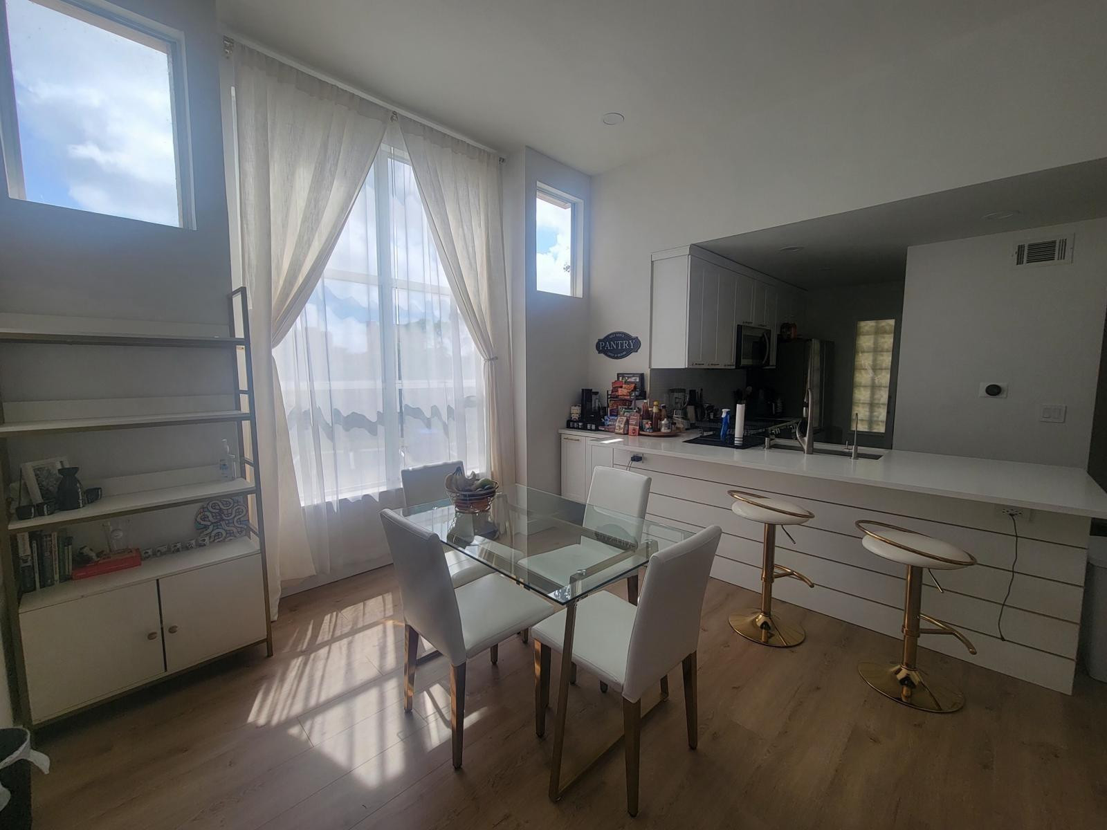 PALM LAKE CONDO - Residential Lease