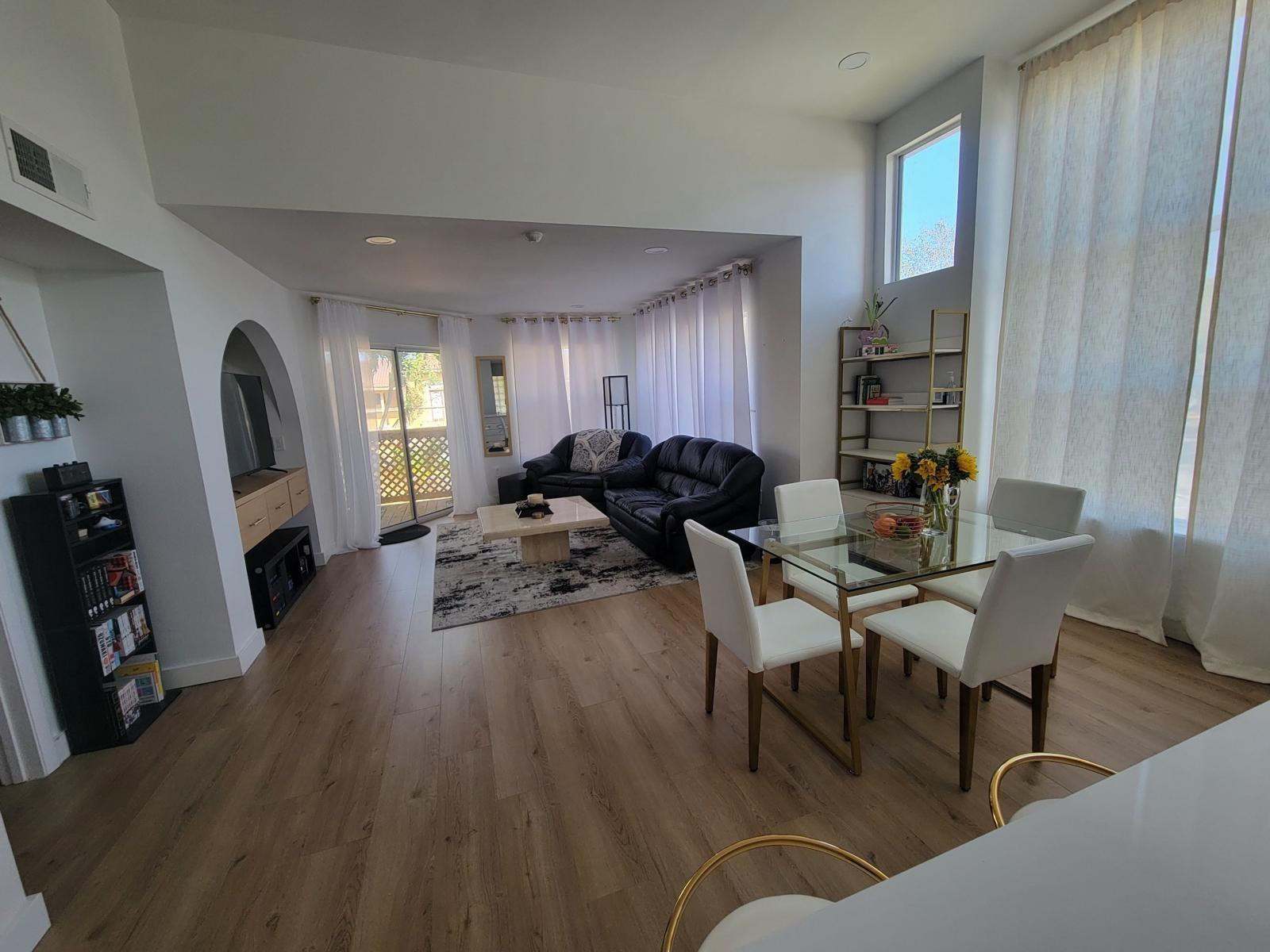 PALM LAKE CONDO - Residential Lease