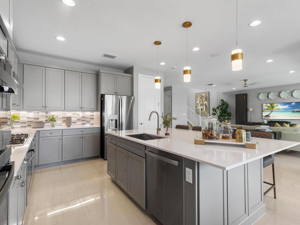 ARDEN PUD POD G SOUTH - Residential Lease