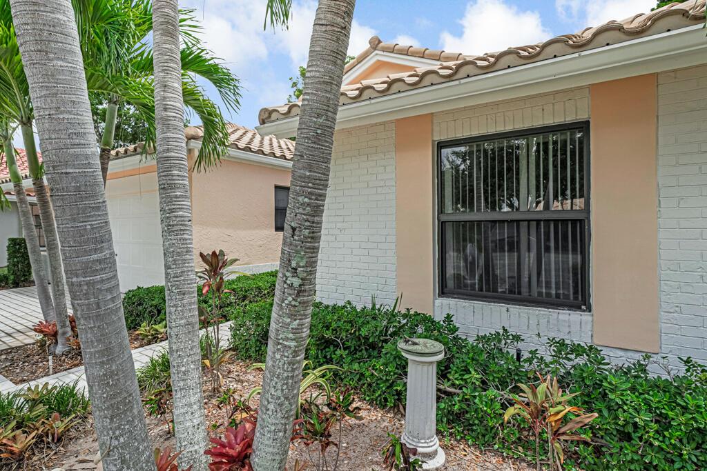 4521 Catamaran Circle