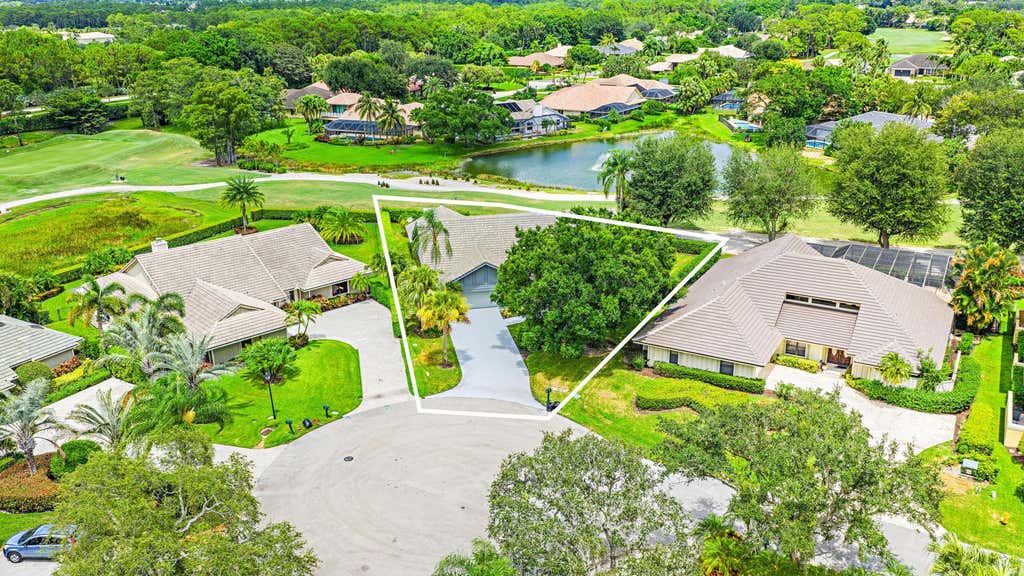 Photo of 18 Glencairn Road, Palm Beach Gardens, FL 33418 (MLS # R11092962)