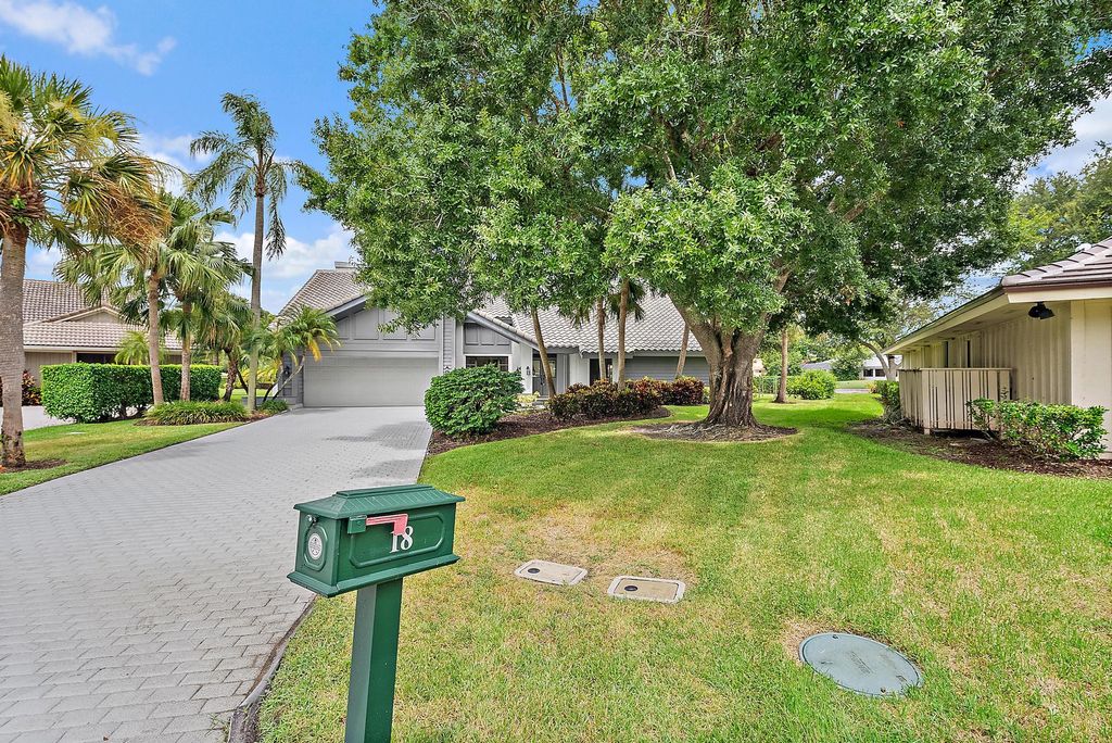 Photo of 18 Glencairn Road, Palm Beach Gardens, FL 33418 (MLS # R11092962)