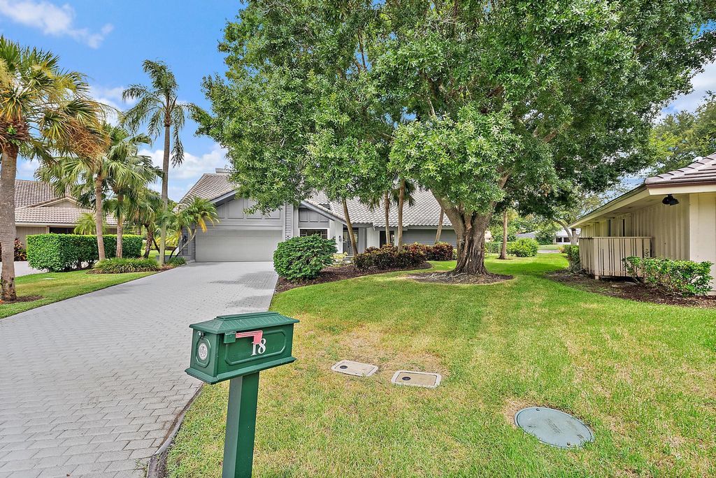 Photo of 18 Glencairn Road, Palm Beach Gardens, FL 33418 (MLS # R11092962)