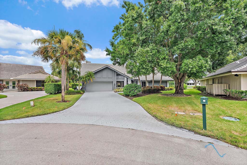 Photo of 18 Glencairn Road, Palm Beach Gardens, FL 33418 (MLS # R11092962)