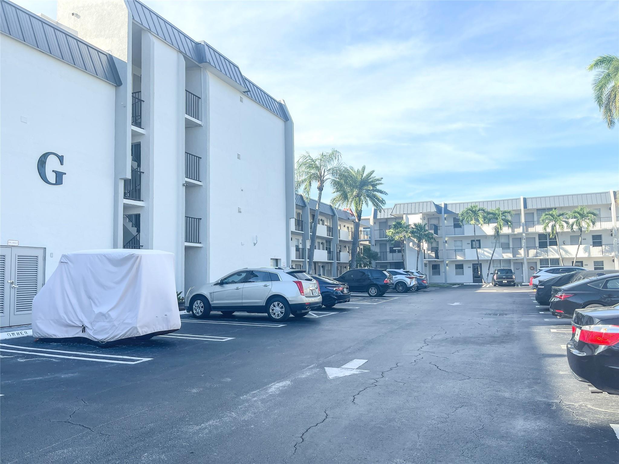 ISLAND CLUB ONE CONDO - Residential