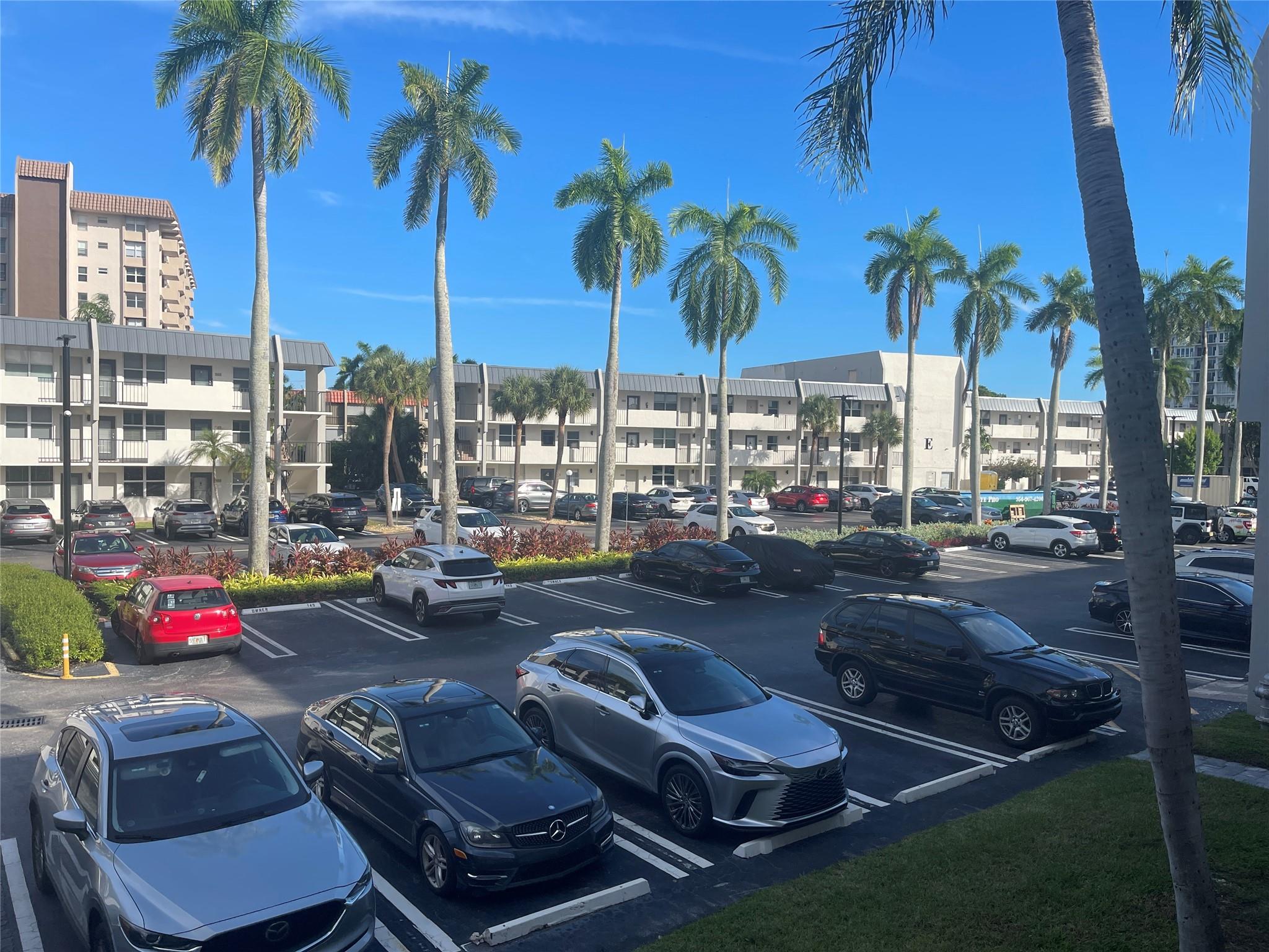 ISLAND CLUB ONE CONDO - Residential