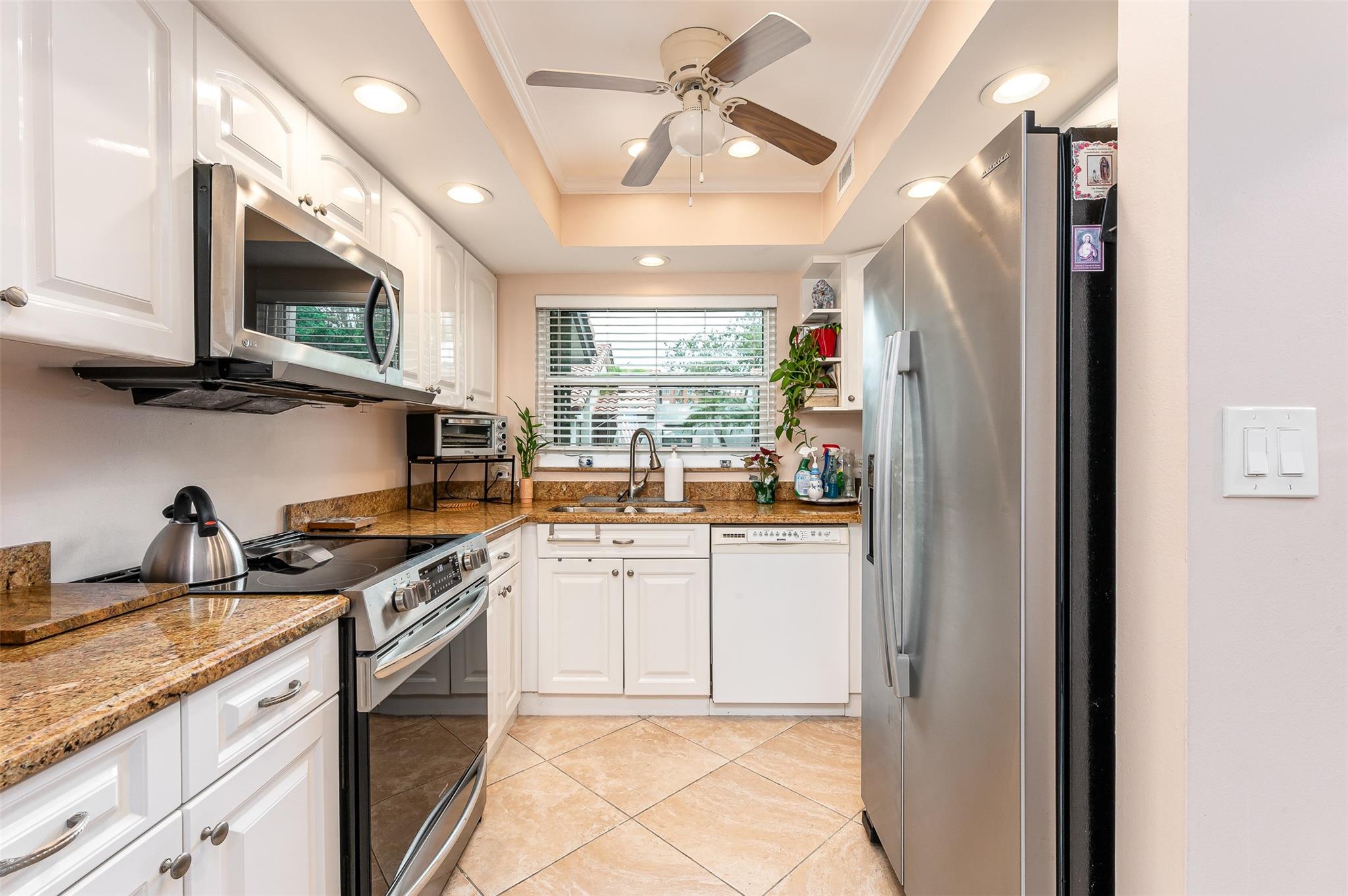 3032 Lake Shore Dr 3032