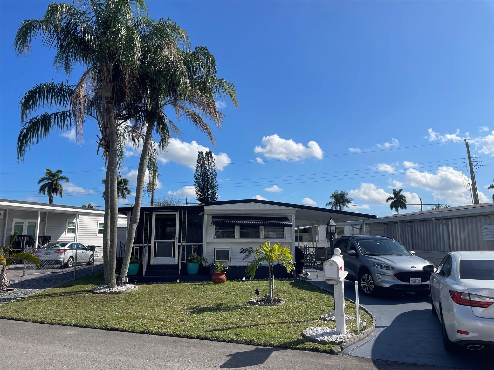 Absolutely gorgeous 2/1 Dollhouse that's cute as a button with pushout/Fl. room - -carport - shed - -screened in patio - -beautiful laminate and tile floors through out - -assoc. states it is HOPA verified - priced right for quick sale - -truly a must see..........