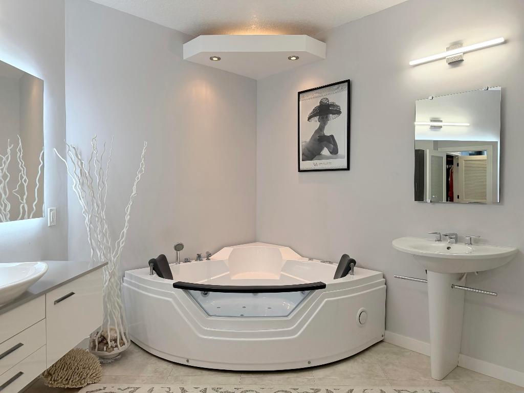 HIBISCUS BY THE SEA CONDOMINIUM - Residential