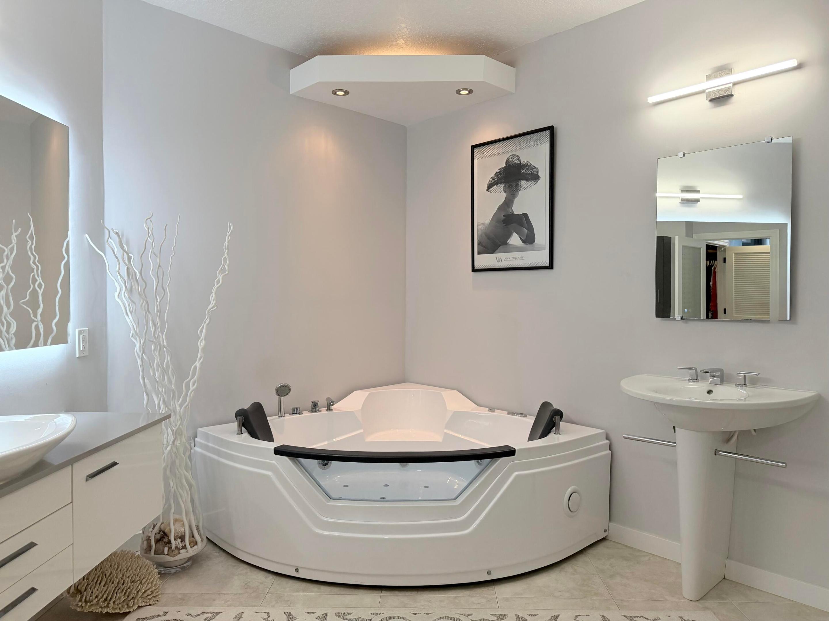 HIBISCUS BY THE SEA CONDOMINIUM - Residential