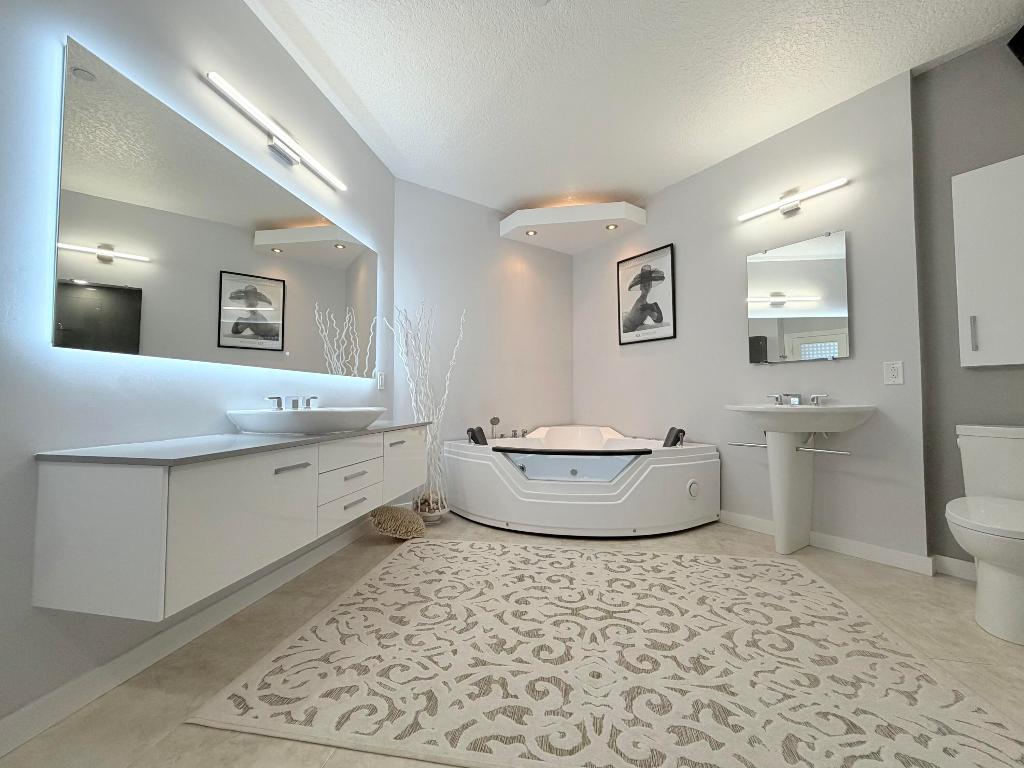 HIBISCUS BY THE SEA CONDOMINIUM - Residential