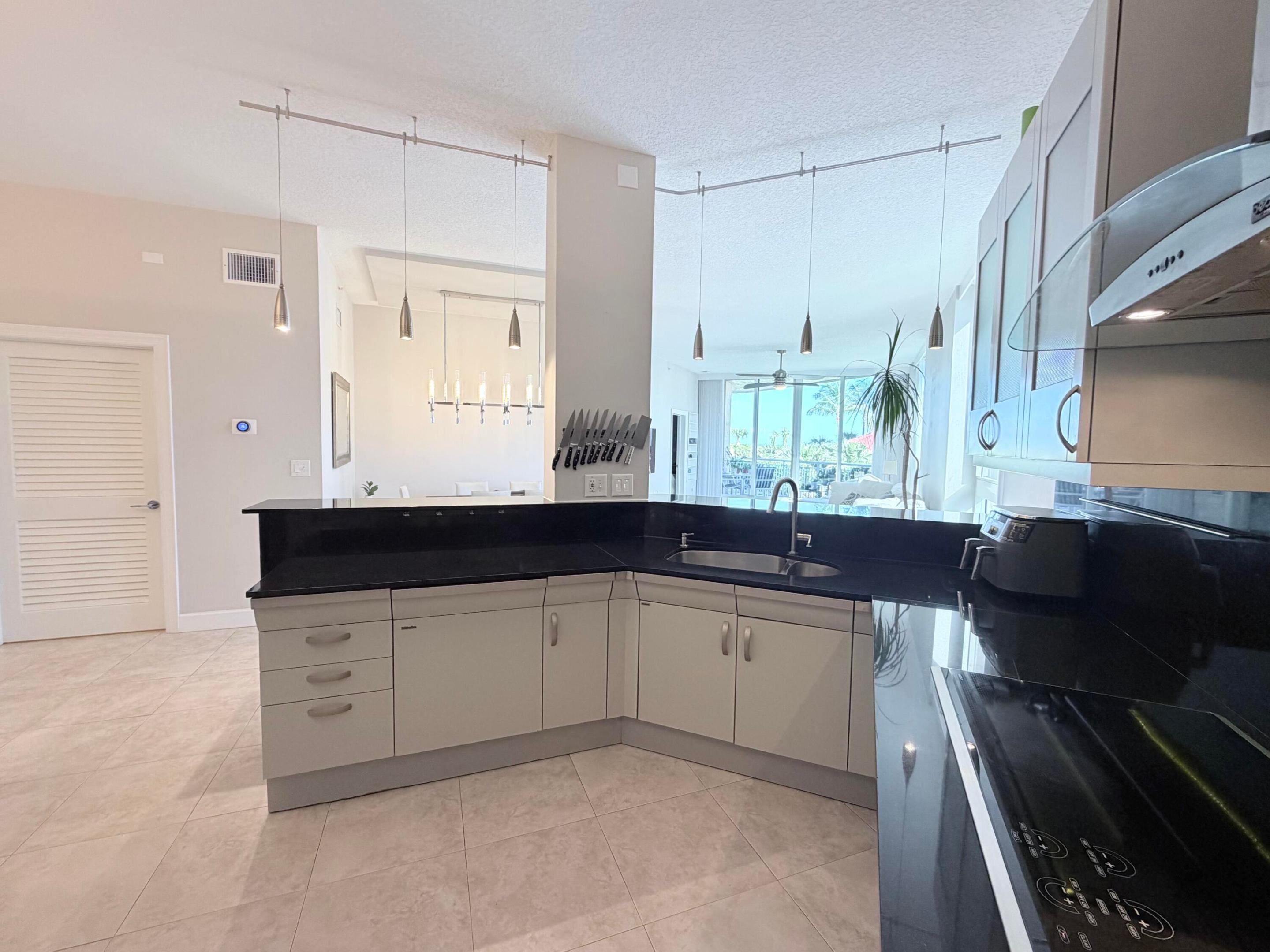 HIBISCUS BY THE SEA CONDOMINIUM - Residential