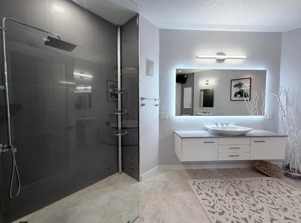 HIBISCUS BY THE SEA CONDOMINIUM - Residential