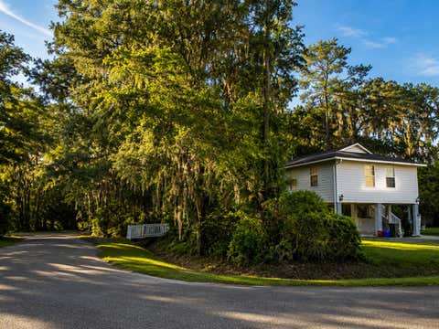 Photo of 2150 SW 14th Street, Gainesville, FL 32608 (MLS # B26054622)
