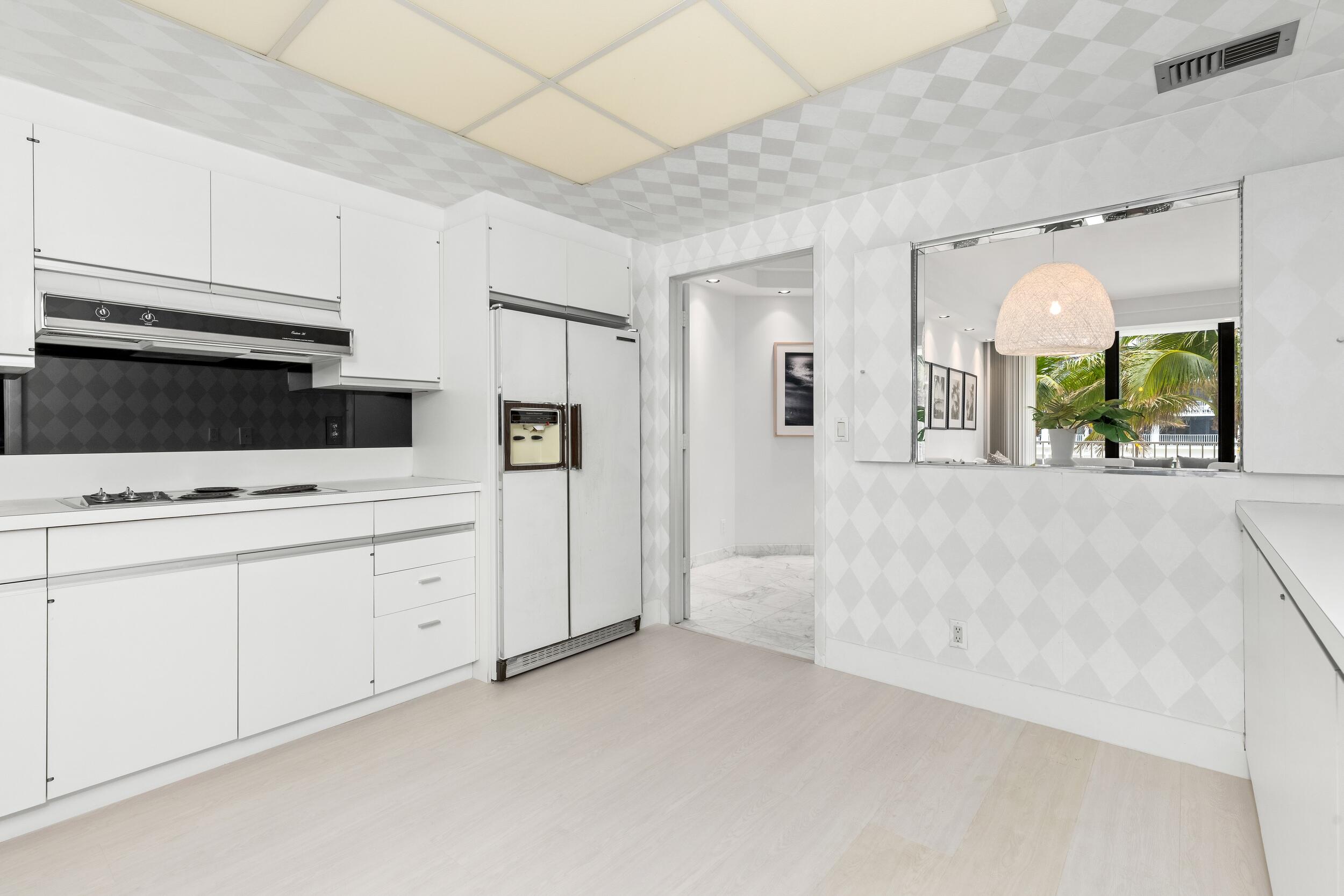 TWO THOUSAND CONDO - Residential