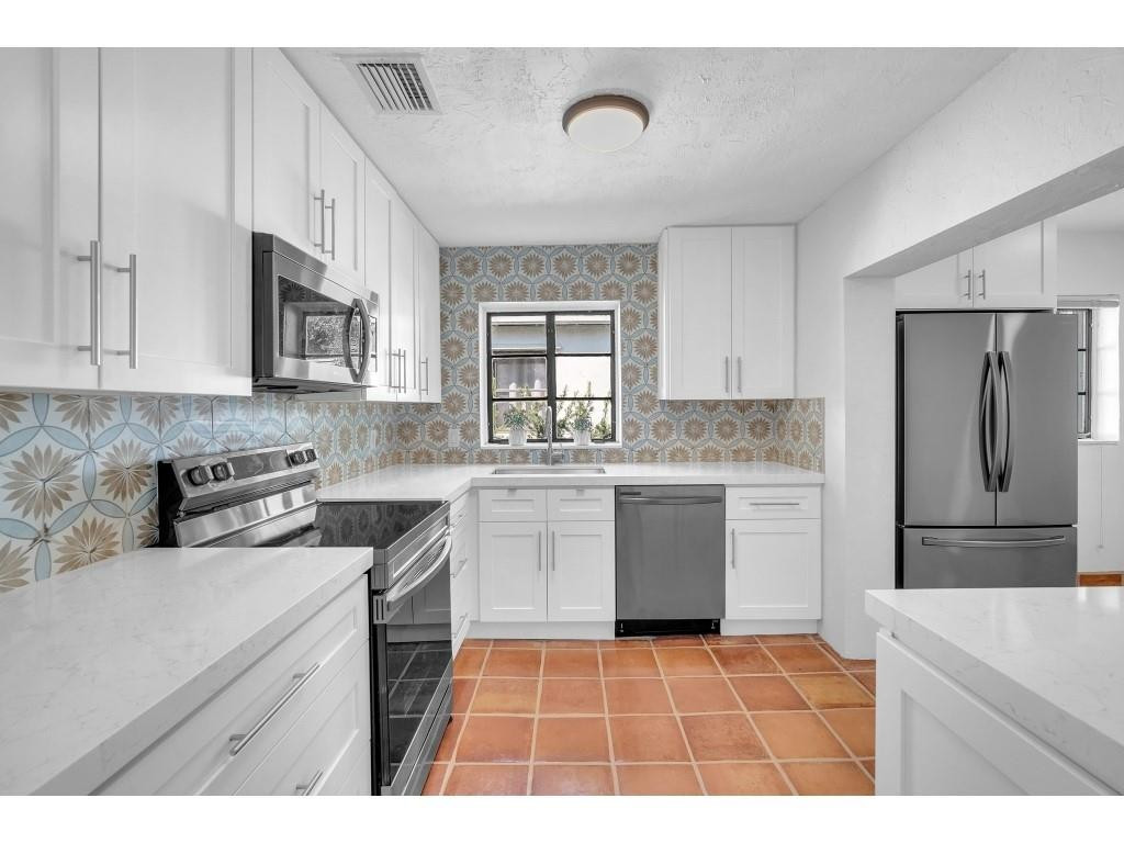 Hollywood Little Ranches - Residential Lease