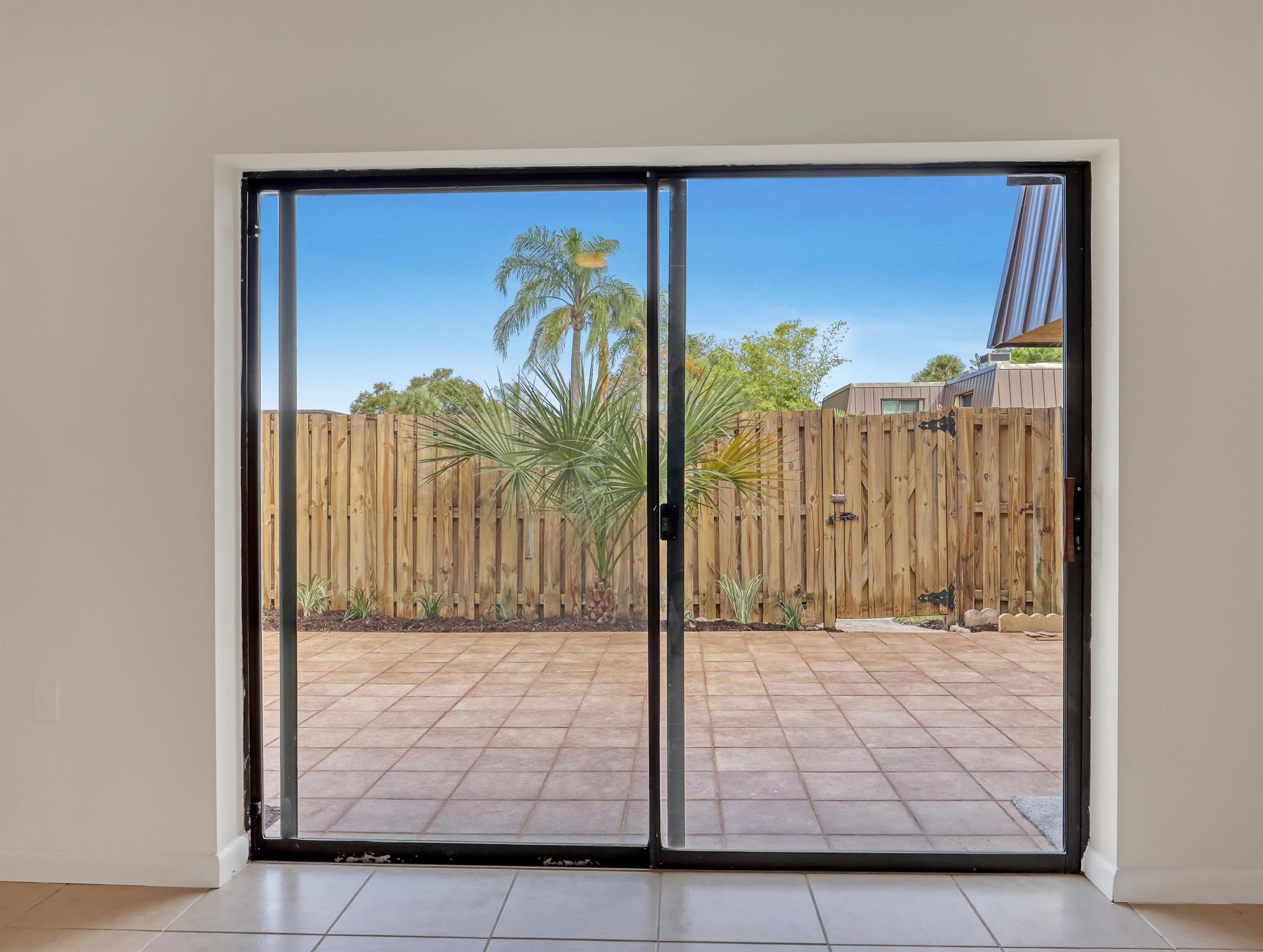 EMERALD LAKES - Residential