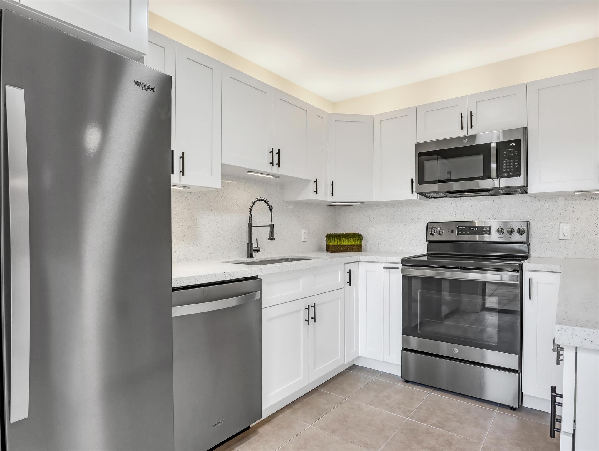 EMERALD LAKES - Residential