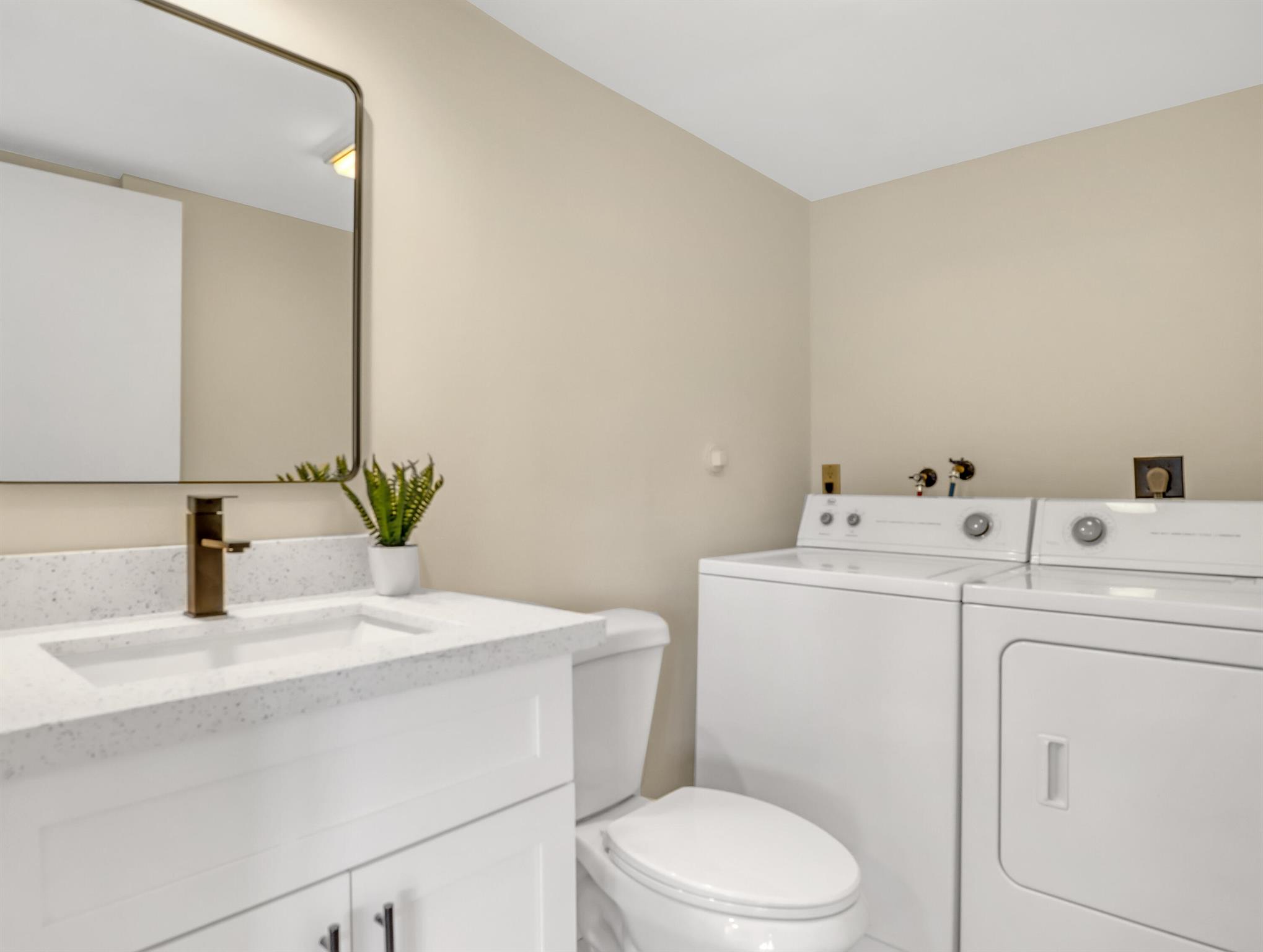 EMERALD LAKES - Residential