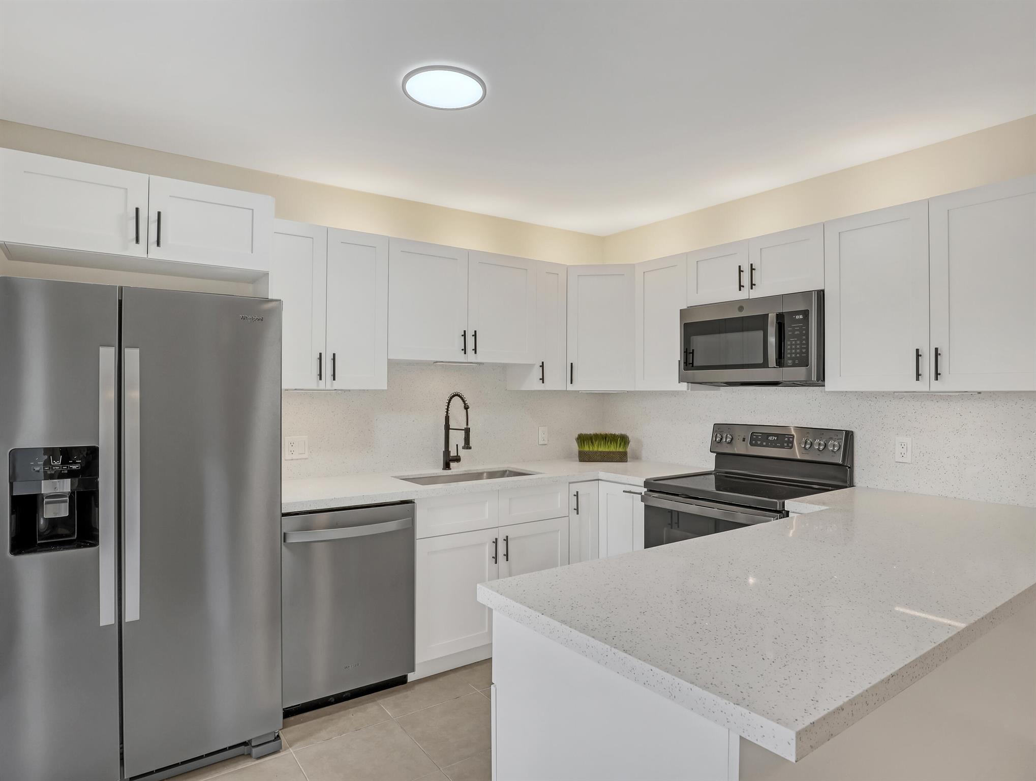 EMERALD LAKES - Residential