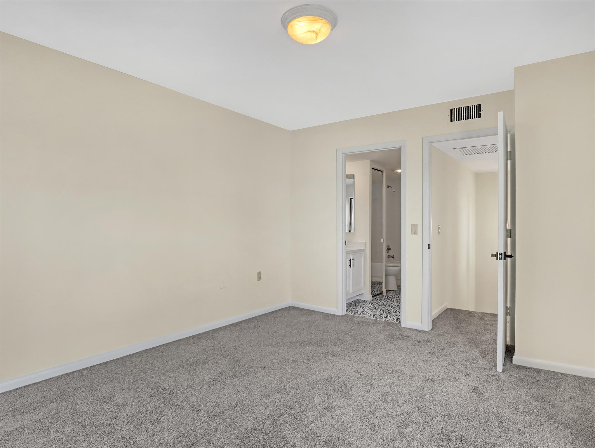 EMERALD LAKES - Residential