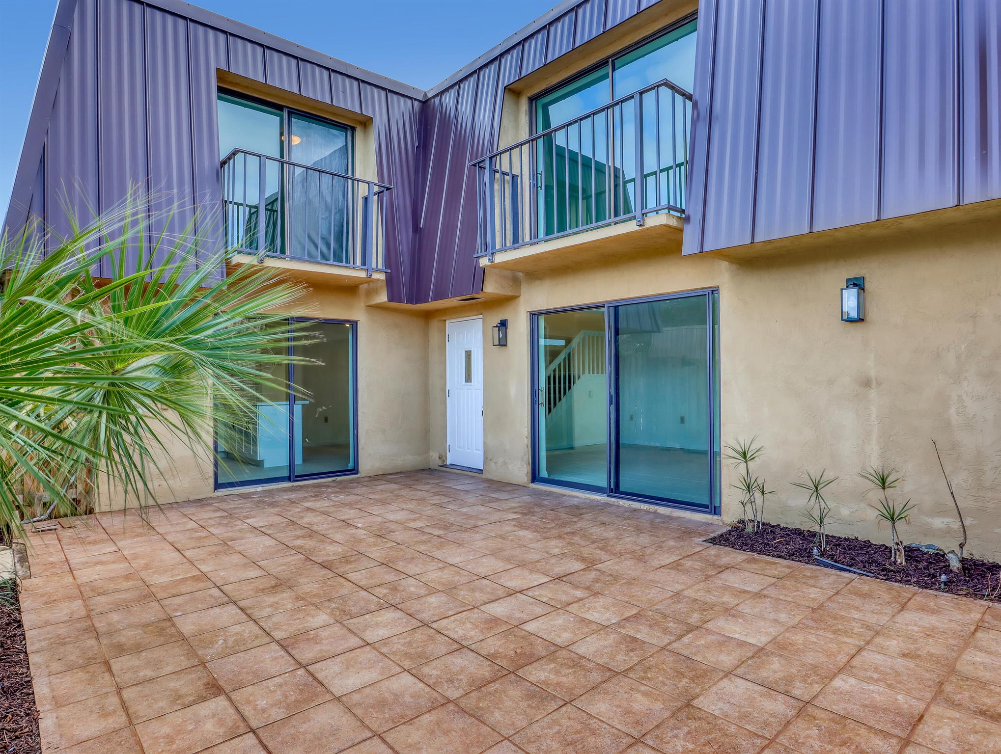 EMERALD LAKES - Residential