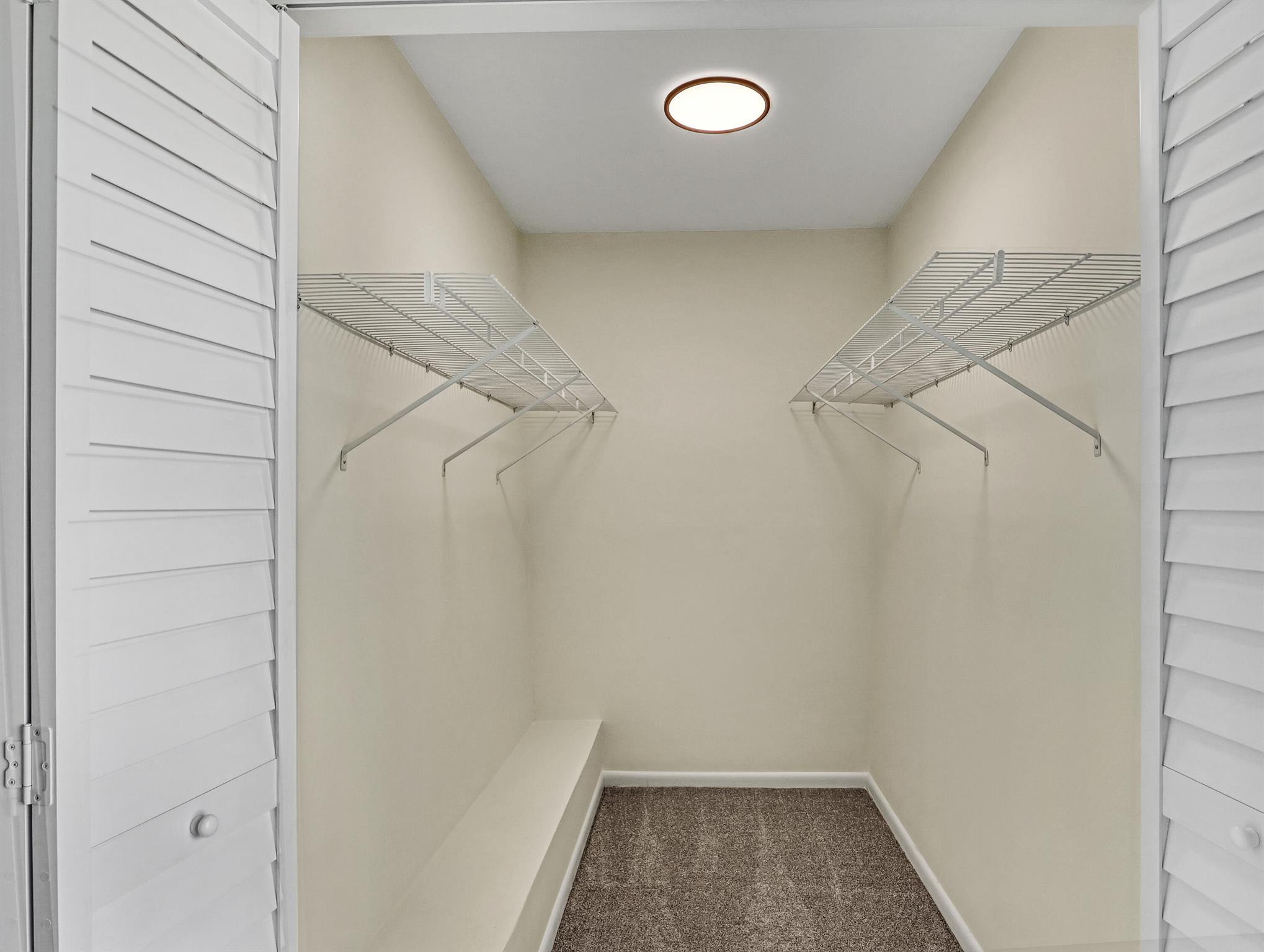 EMERALD LAKES - Residential