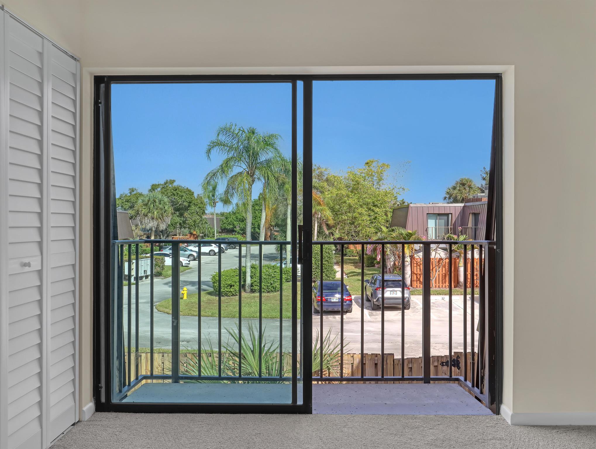 EMERALD LAKES - Residential