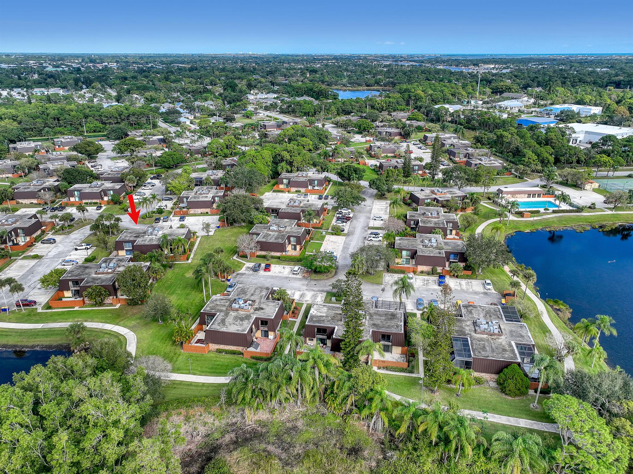 EMERALD LAKES - Residential