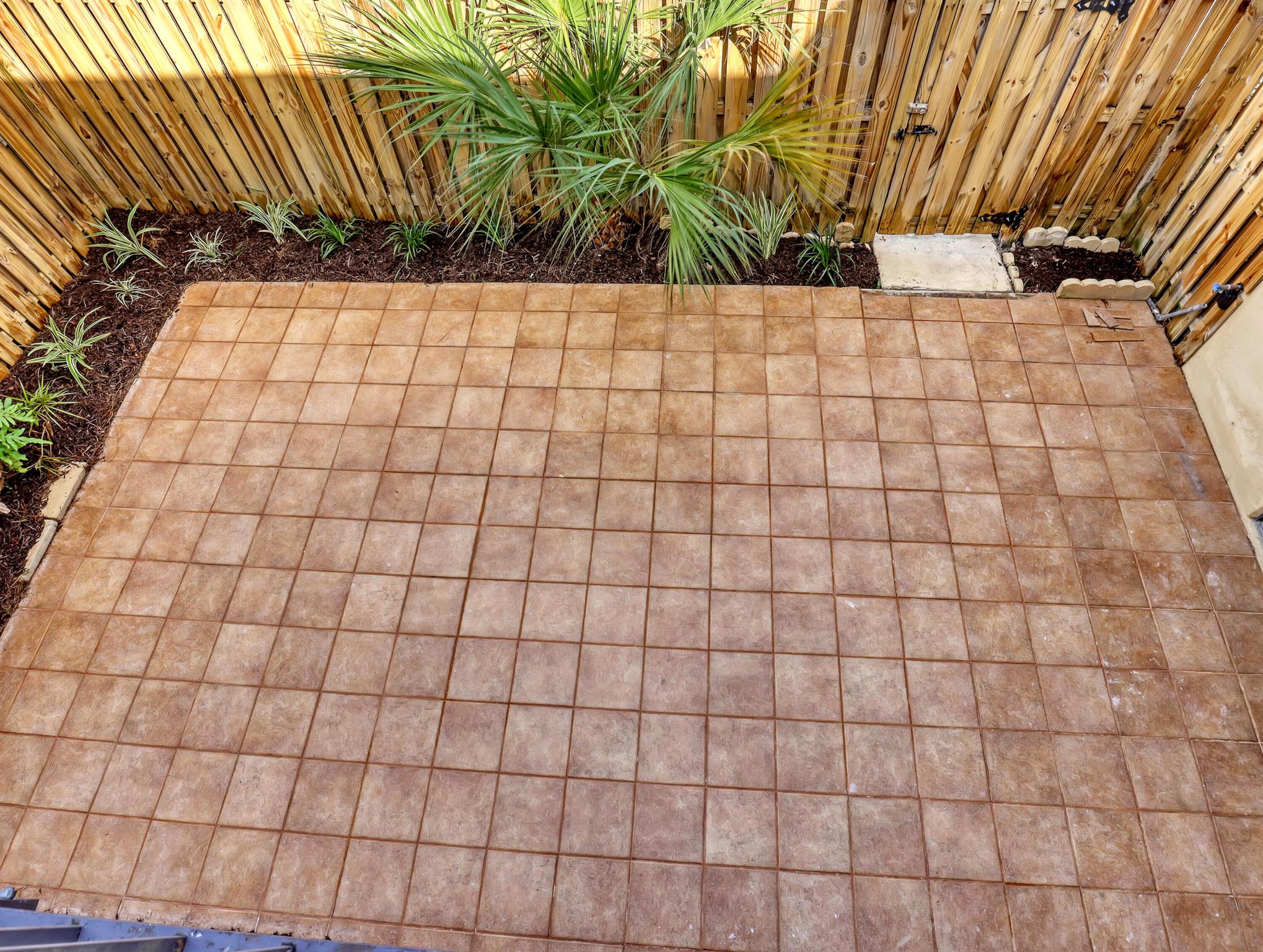 EMERALD LAKES - Residential