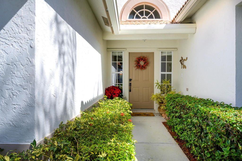 Photo of 130 Bent Tree Drive, Palm Beach Gardens, FL 33418 (MLS # R10959564)