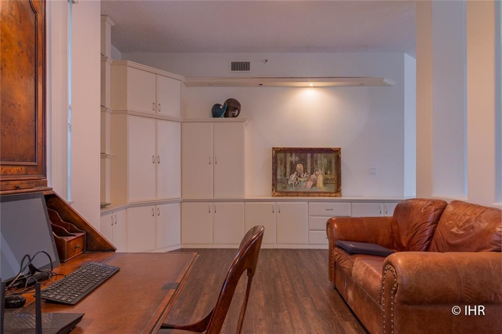 CLUBSIDE POINT - Residential