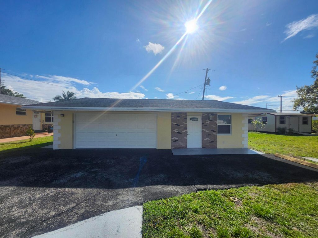 Photo of 511 N 60th Way #East Apartment, Hollywood, FL 33024 (MLS # B26009013)