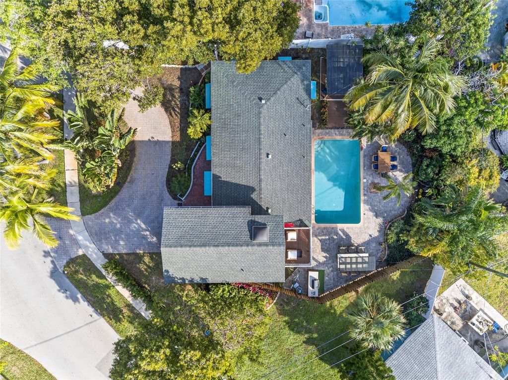 Photo of 40 SW 9th Court, Pompano Beach, FL 33060 (MLS # B26041258)