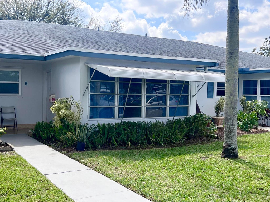 Photo of 1130 Circle Terrace W #B, Delray Beach, FL 33445 (MLS # R11067157)