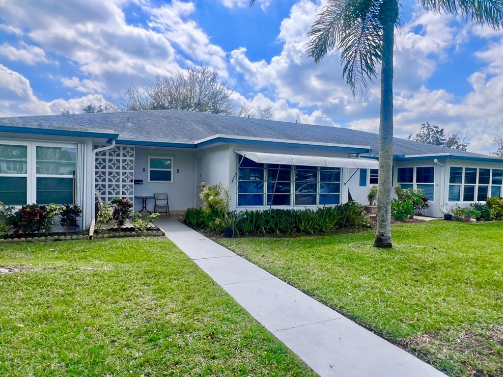 Photo of 1130 Circle Terrace W #B, Delray Beach, FL 33445 (MLS # R11067157)