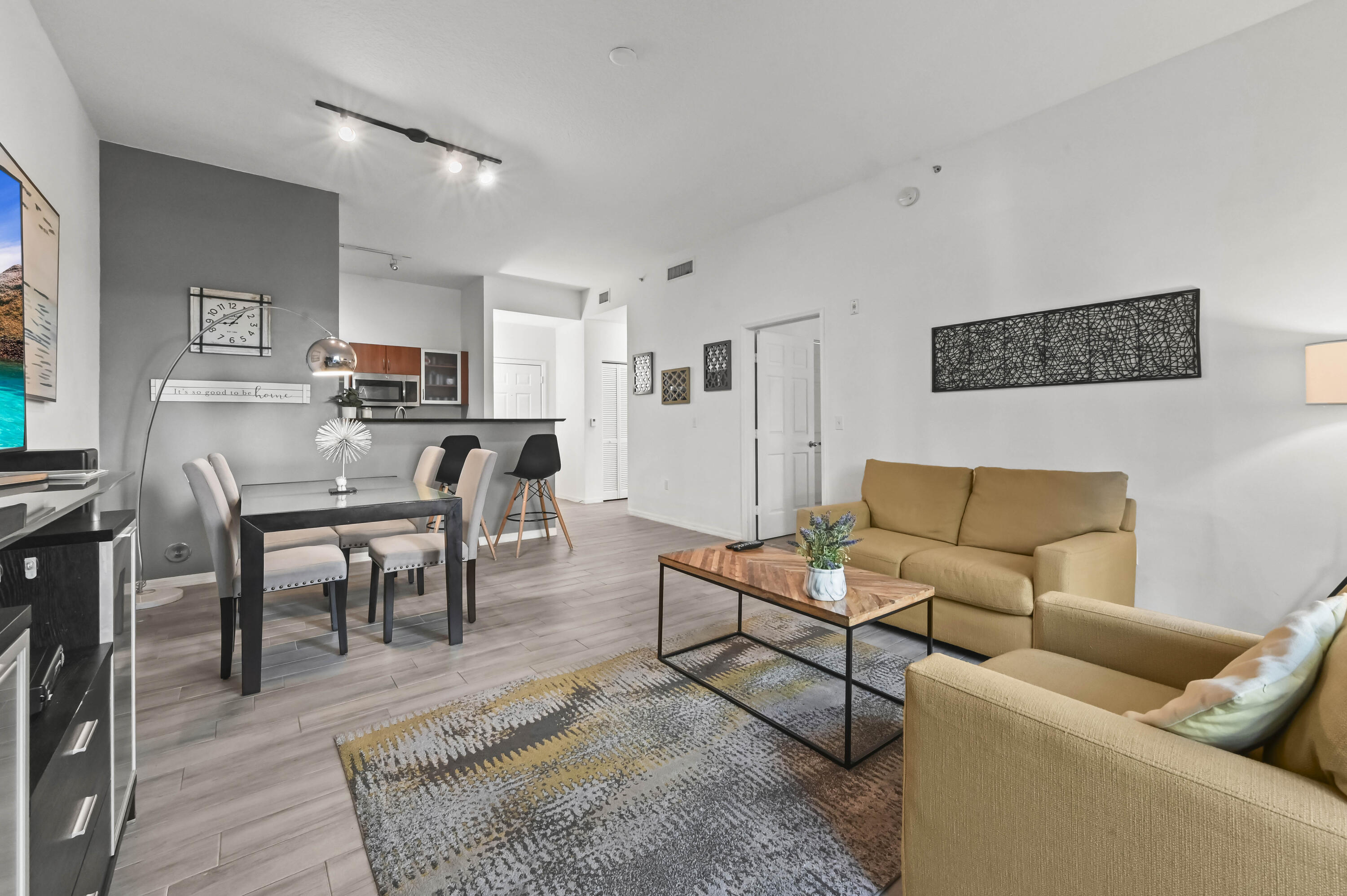 804 E Windward Way #122