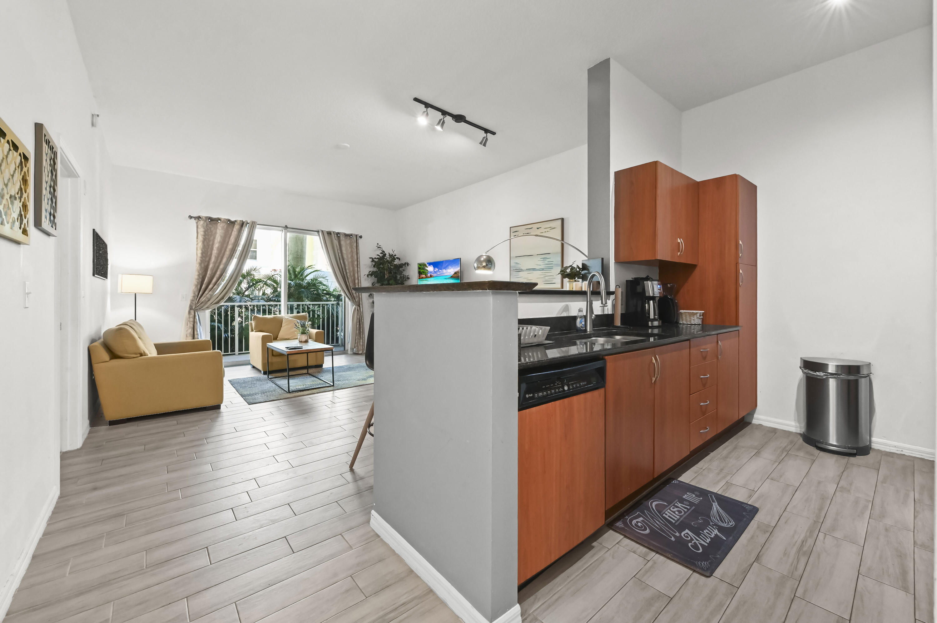 804 E Windward Way #122