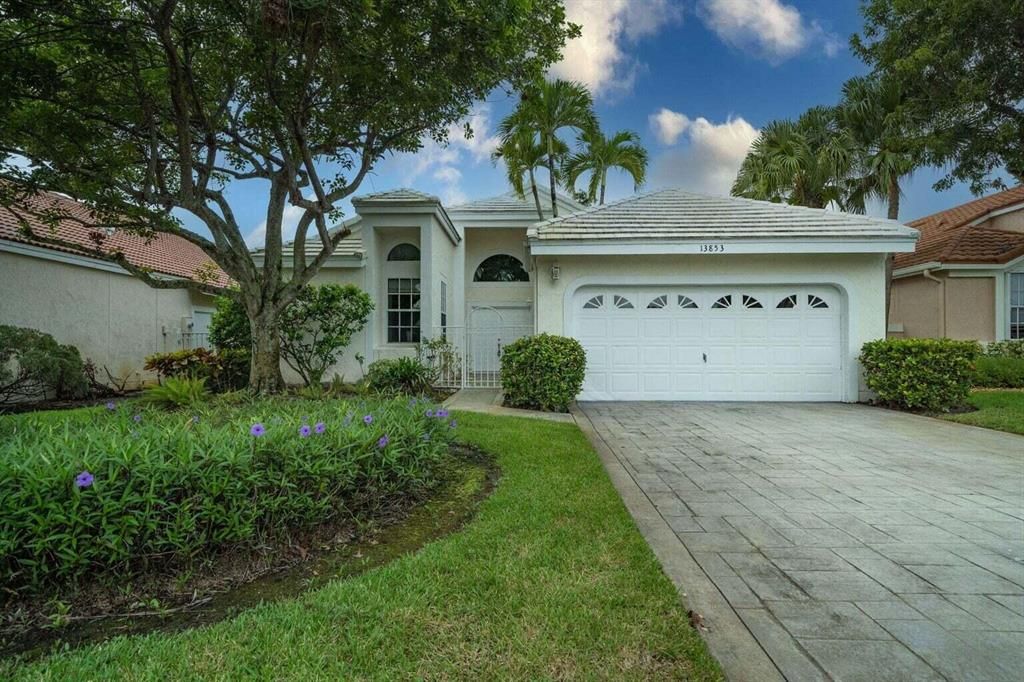 Photo of 13853 Palm Grove Pl, Palm Beach Gardens, FL 33418 (MLS # R10895720)