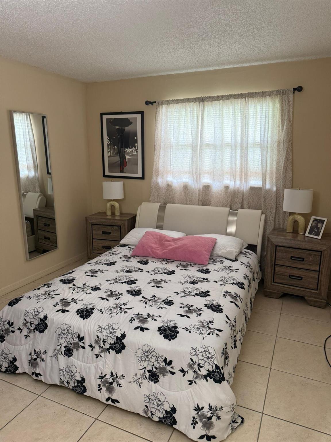 ROYAL PALM ESTATES - Residential Lease