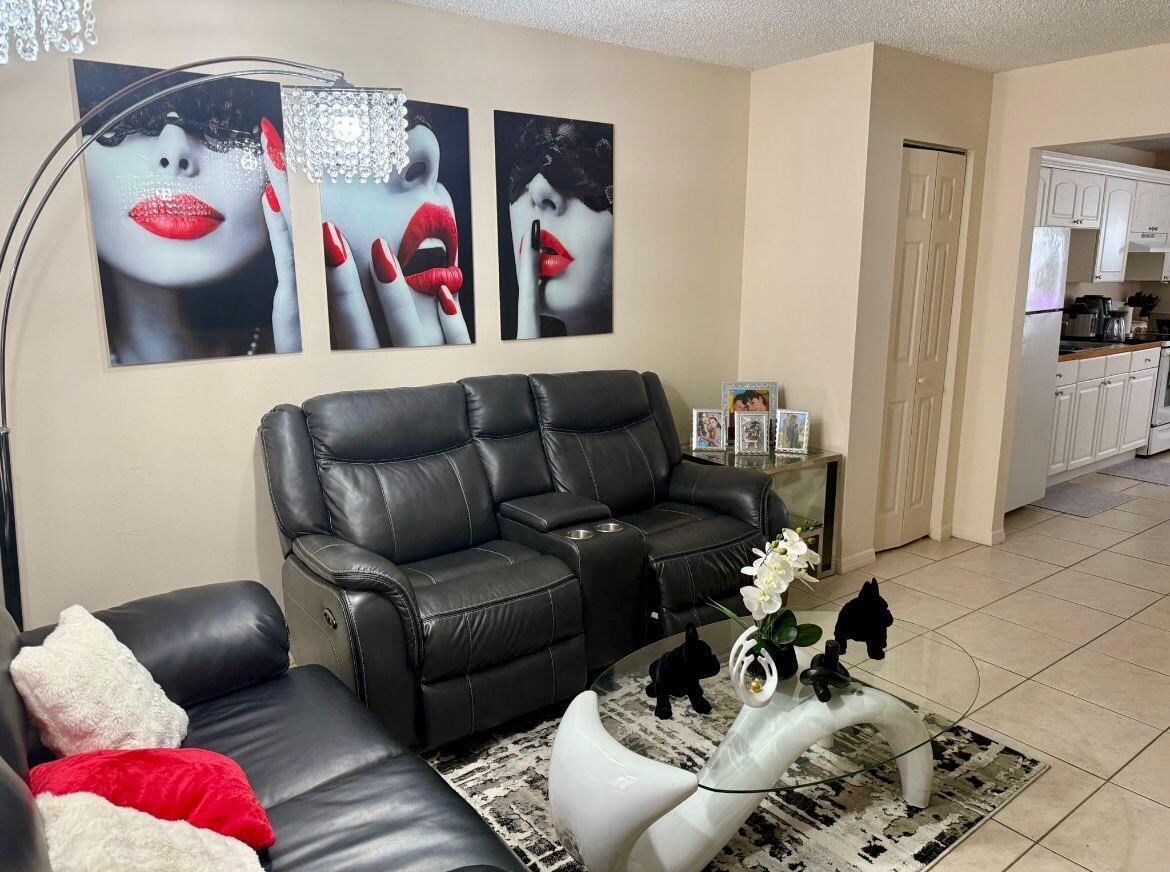 ROYAL PALM ESTATES - Residential Lease