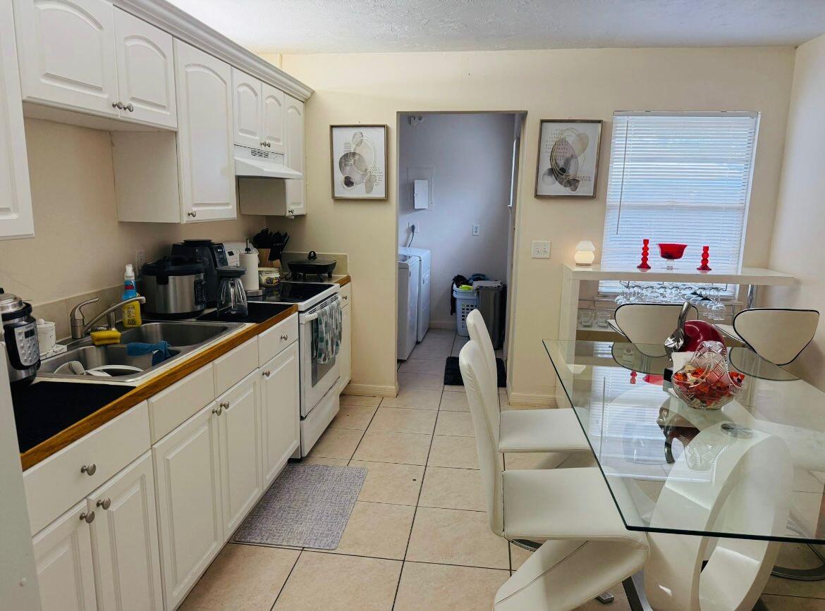 ROYAL PALM ESTATES - Residential Lease