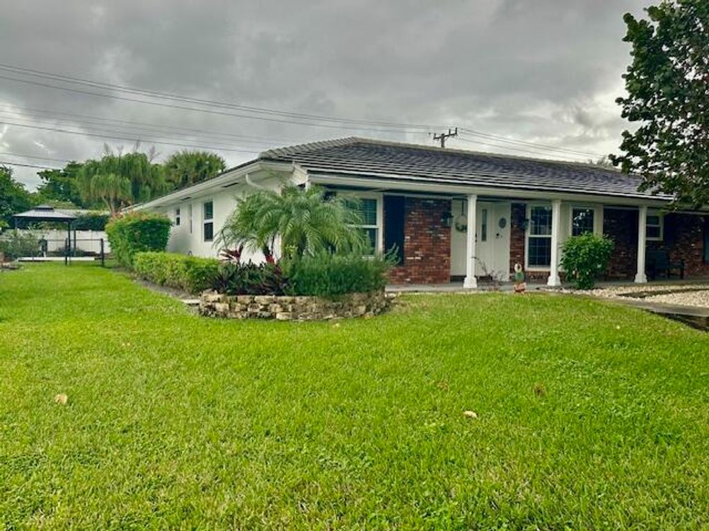 Photo of 529 Lighthouse Drive, North Palm Beach, FL 33408 (MLS # R10944867)