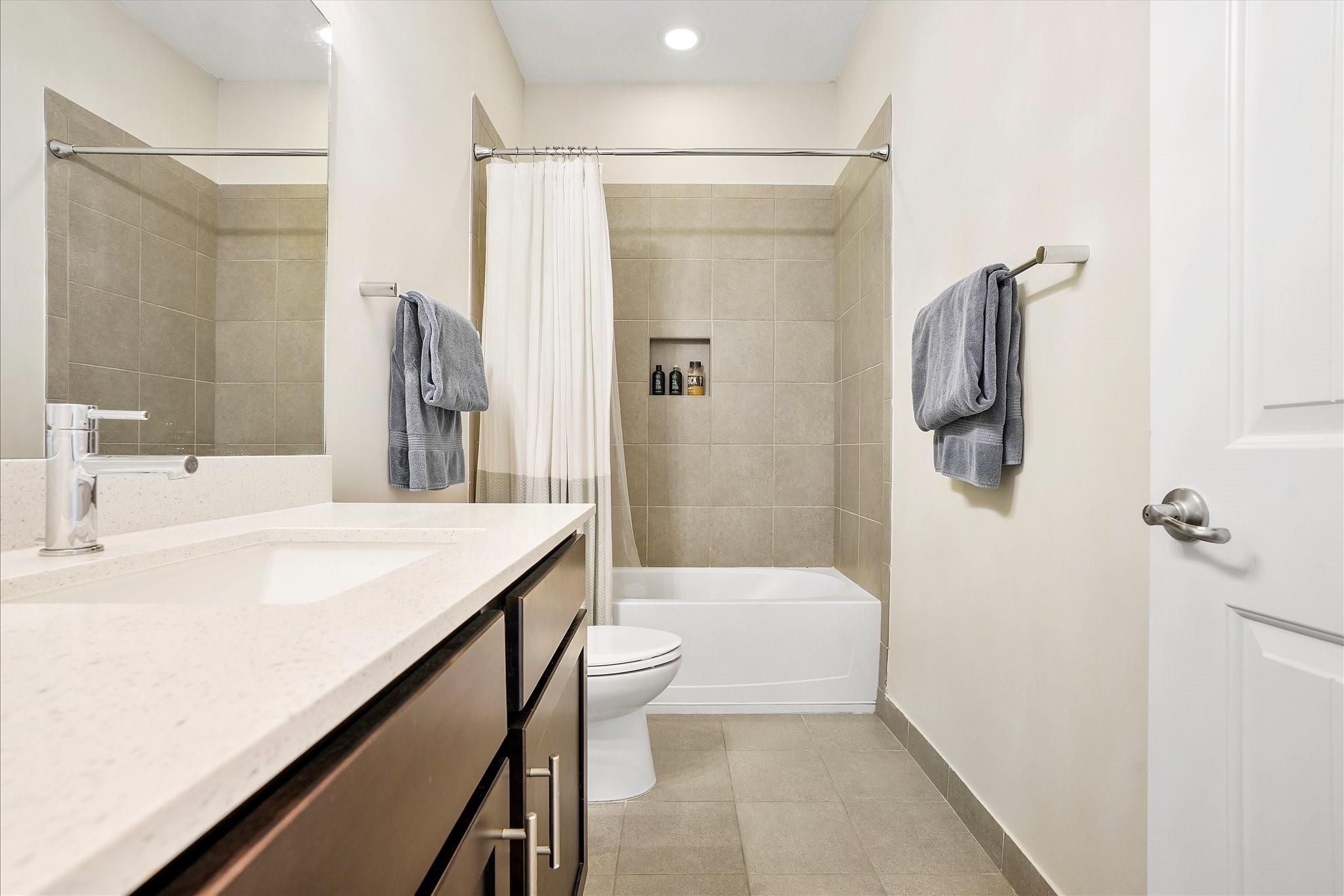 EASTSIDE VILLAGE of Oakla - Residential