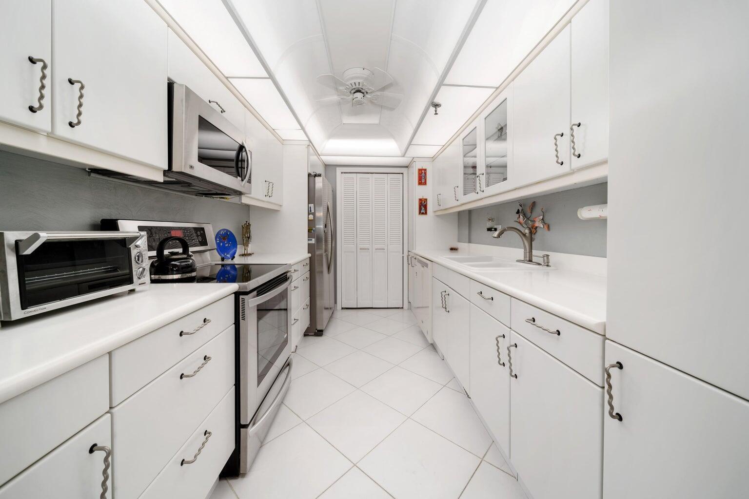 PORTA BELLA EAST AND PORTA BELLA SOUTHWEST CONDO A - Residential Lease