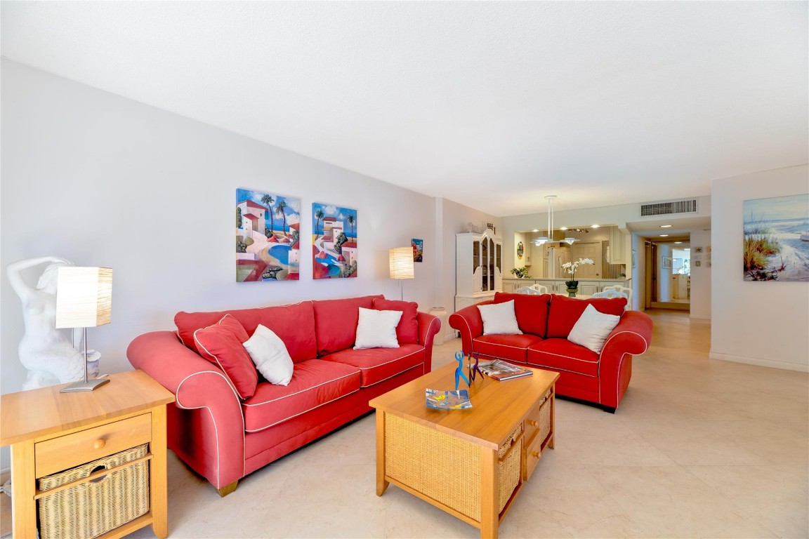 LANDMARK AT HILLSBORO CON - Residential