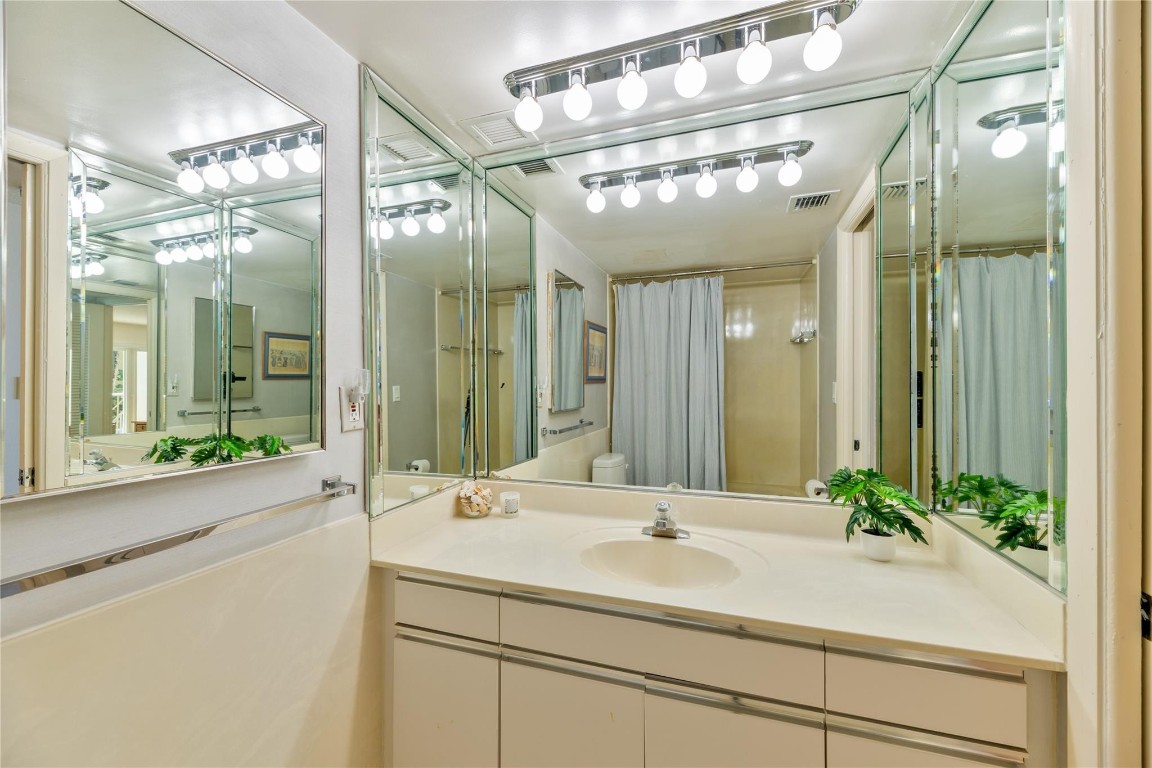 LANDMARK AT HILLSBORO CON - Residential