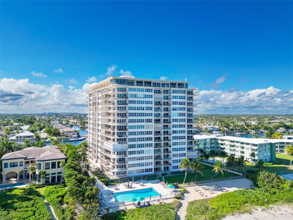 LANDMARK AT HILLSBORO CON - Residential